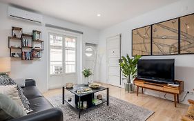 Lapa 3Bdr Duplex W/ Balcony By Lovelystay